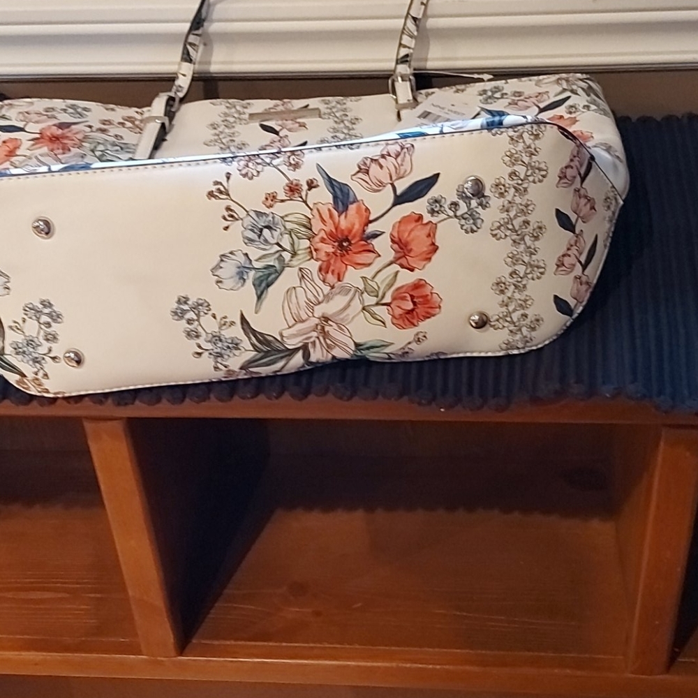 Handbag - Picture 5 of 7